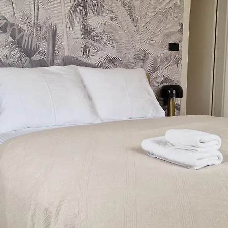 Apartment Mystique *